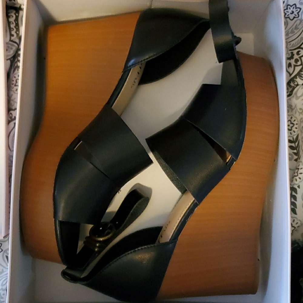 Cute black Wedges with wood platform